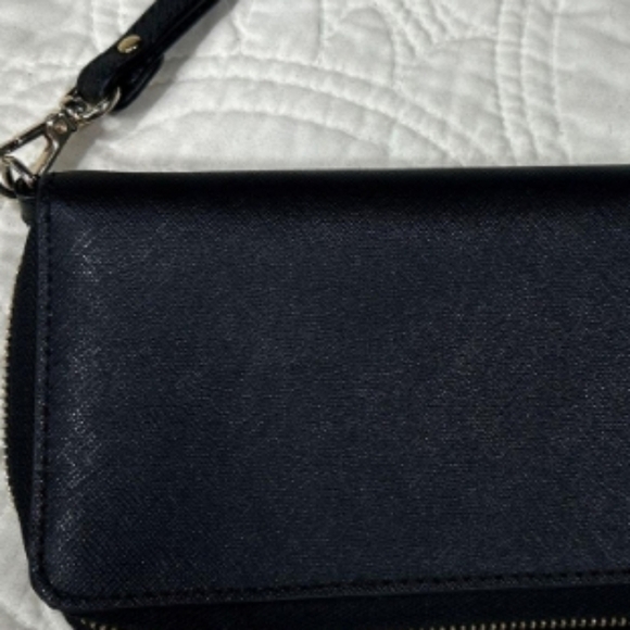 🐾Black Saffiano Leather Wristlet - Picture 3 of 8